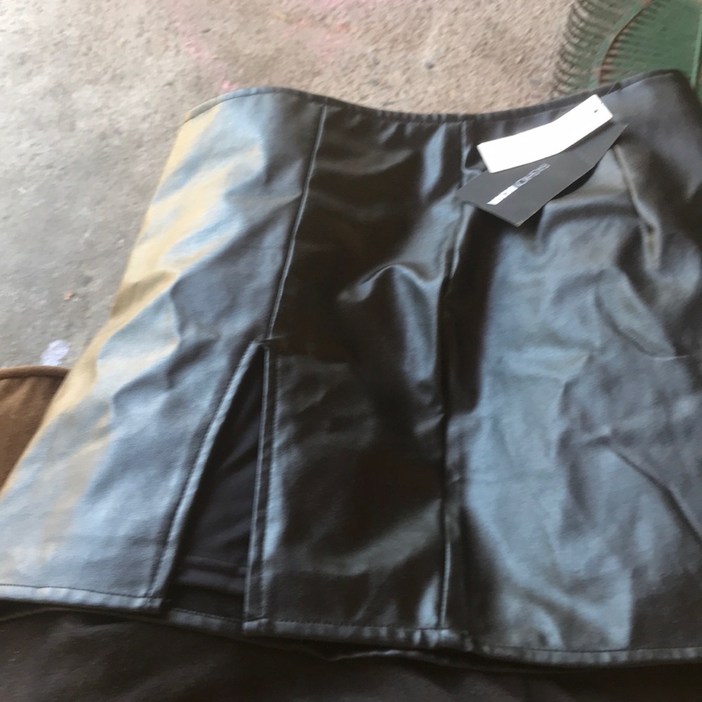 Fashion nova leather skirt